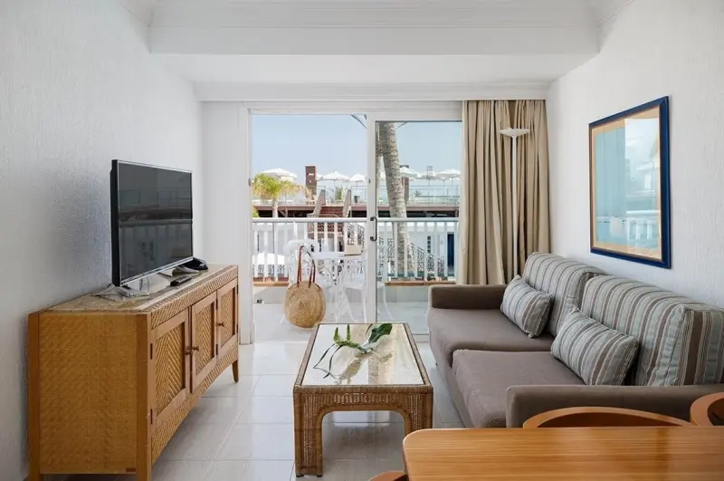 Apartamento de dos dormitorios vista piscina